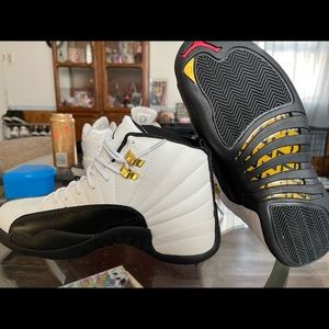 Jump mans- Air Jordan 12 retro taxi 2013- size 7 mens